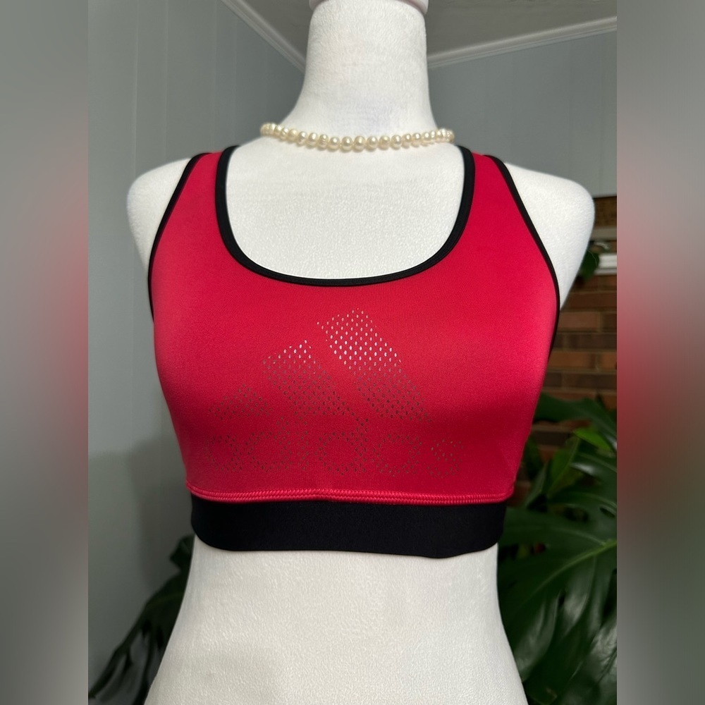 🛍️ adidas black trimmed red sports bra size small great condition.
